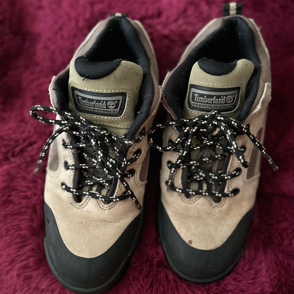 Timberlan women’s Black and Tan Athletic Shoes